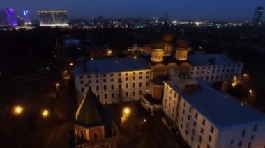 Moskova - 22 Kasım 2015: Katedrali, kutsal bakire Izmailovsky Adası ve megalopolis sonbahar akşam aydınlatma ile. Havadan görünümü