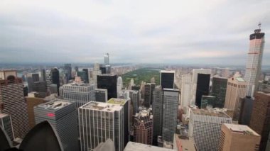 NYC, Amerika Birleşik Devletleri - 23 Ağustos 2014: New York Rockefeller Center Rock gözlem güverte üstünden havadan görünümü.