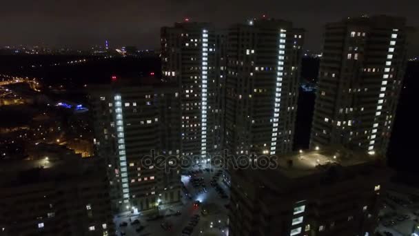 住居を複雑なエルク島冬の夜に 航空写真ビュー — ストック動画