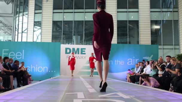 Moscou Russie Juillet 2015 Des Mannequins Démontrent Uniforme Des Compagnies — Video