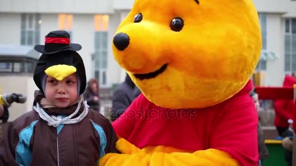 มอสโก นวาคม 2014 กชายเศร อยต วเป Winnie Pooh Losinyj Ostrov — วีดีโอสต็อก