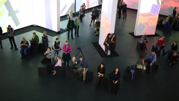 Moscow Feb 2015 Penonton Pameran Multimedia Modernis Besar Artplay Design — Stok Video