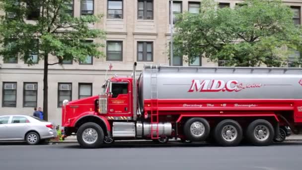 Нью Йорк Сша Серпня 2014 Року Червоний Срібло Вантажівка Послуг — стокове відео