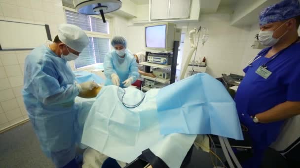 Moscow Sep 2015 Doctors Prepare Surgery Knee Center Endosurgical Lithotripsy — Stock Video
