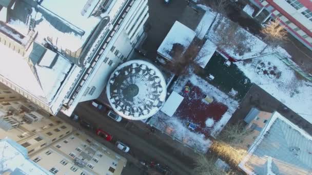 モスクワ 2015 冬の日に Mashkova 通りに家の卵の丸い屋根 建物の総面積は約 342 平方メートルです — ストック動画