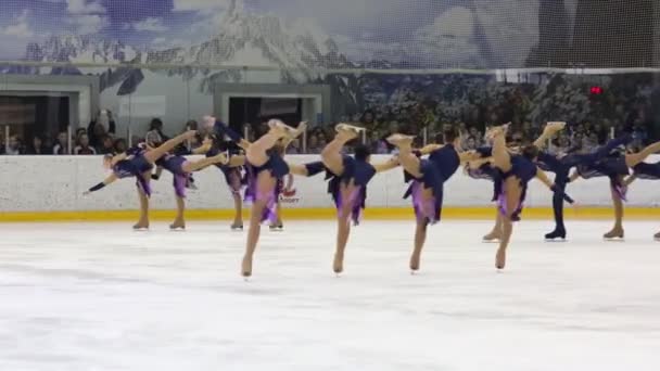 Moskou Apr 2015 Meisjes Jongens Kostuums Voeren Samen Gesynchroniseerd Kunstschaatsen — Stockvideo