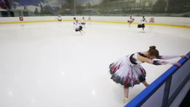 Moscow Apr 2015 Girls Costumes Prepare Perform Synchronized Figure Skating — Stock Video