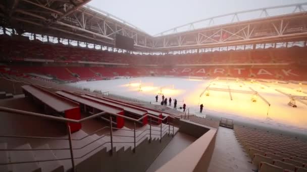 雪の中でモスクワ 2014 スパルタク スタジアム 新しいスタジアムがゲームは 2018 杯で開催される予定のオブジェクトの一覧に含まれております — ストック動画