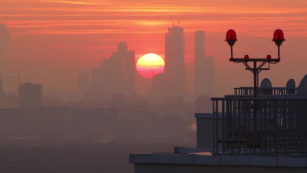 Silhouet Van Moskou Wolkenkrabbers Dak Met Antenne Zonsondergang — Stockvideo