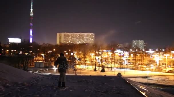 Nacht Moskau Ostankino Fernsehturm Und Ausstellung Vdnkh Überführung — Stockvideo