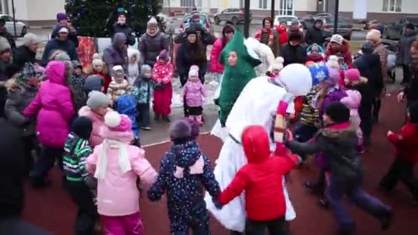 Moscow December 2014 Children Stand Repeat Movement Christmas Tree Center — Stock Video