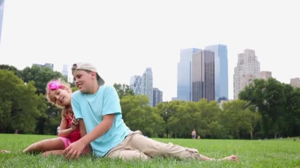 Girl Boy Play Sitting Grassy Lawn Front Camera — Stock Video