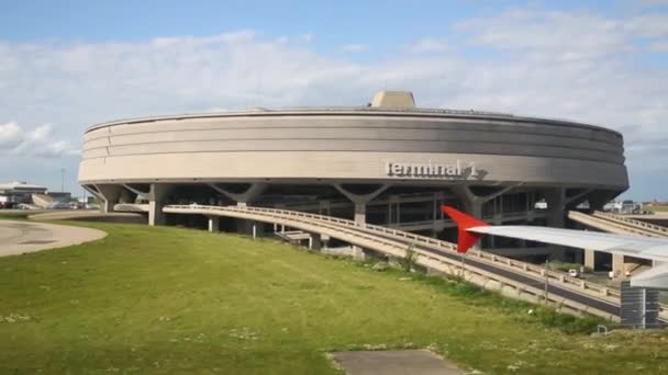 Paris Frankrijk Aug 2014 Uitzicht Terminal Patrijspoort Van Het Vliegtuig — Stockvideo