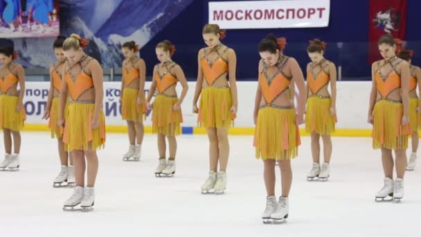 Moskva Duben 2015 Tým Začne Výkon Synchronizované Krasobruslení Mistrovství Olympijského — Stock video