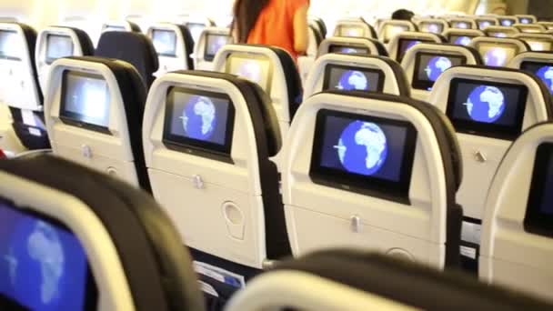 Рядами Сидінь Моніторами Встановлений Seatbacks Літак — стокове відео