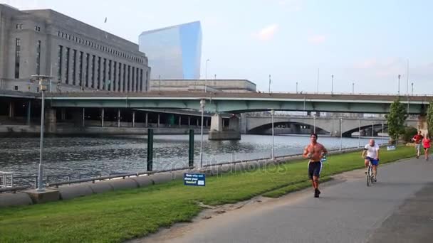 Philadelphia Eua Setembro 2014 Pessoas Envolvidas Esportes Aterro Rio Schuylkill — Vídeo de Stock