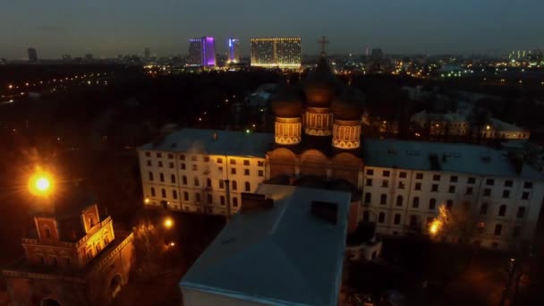 莫斯科 2015年11月22日 城市全景与圣洁贞女大教堂在 Izmailovsky 海岛在秋天晚上 鸟瞰图 — 图库视频影像