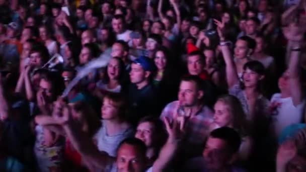 Moscow Jul 2015 Crowd Diskach Dfm Show Space Moscow Night — Stock Video