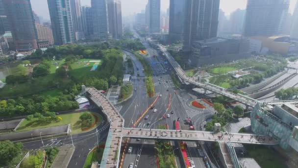 Shanghai Nov 2015 Tráfego Rodoviário Perto Parque Lujiazui Entre Arranha — Vídeo de Stock