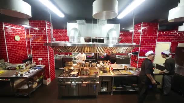 Moskva Prosince 2014 Kuchaři Kuchyni Pracuje Kavárně Siréna Během Novoročních — Stock video