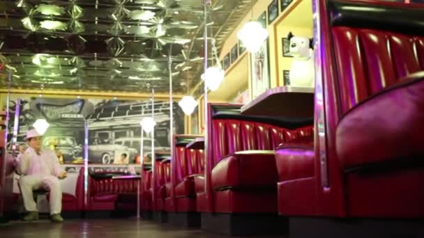 Moscow Jan 2015 Leather Couches Beverly Hills Diner Network Stylized — Stock Video