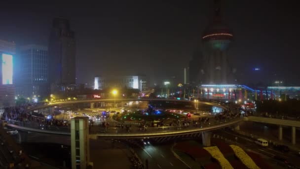 Shanghai Nov 2015 Multitud Personas Caminan Por Puente Redondo Sobre — Vídeos de Stock