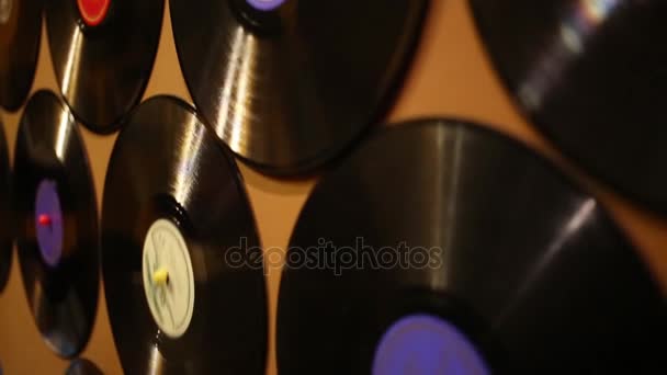 Muitos Discos Vinil Preto Velho Para Decoração Parede — Vídeo de Stock