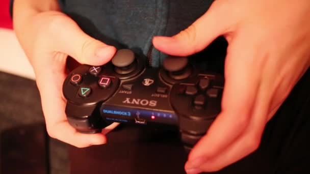 Moskou Jan 2015 Close Van Gamepad Voor Ps3 Sony Dualshock — Stockvideo