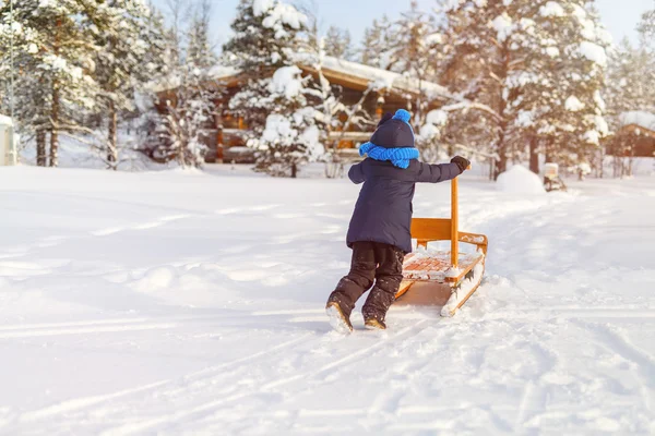 Bambina all'aperto in inverno — Foto Stock