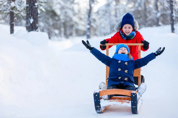 Kids outdoors on winter — Stock Photo, Image