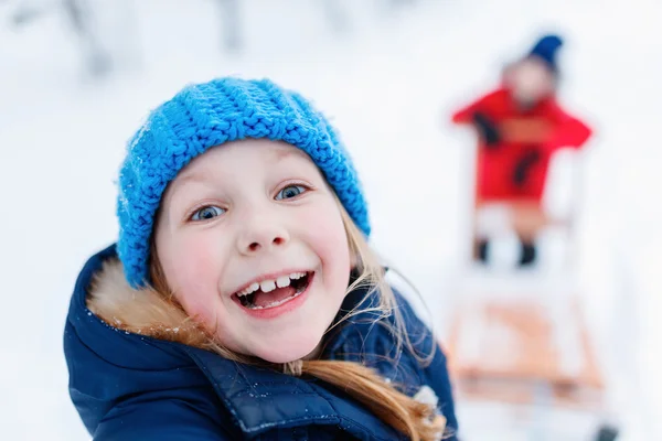 Kinderen buiten op winter — Stockfoto