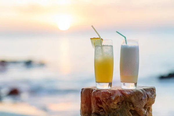 Two exotic cocktails — Stock Photo, Image