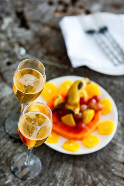 Fira med champagne — Stockfoto