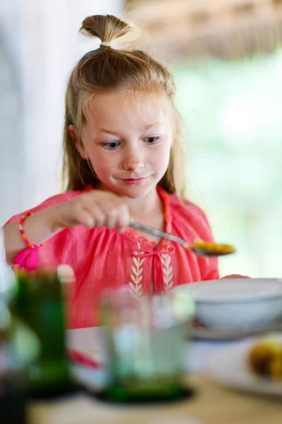 Little girl eating breakfast — Stock Photo, Image