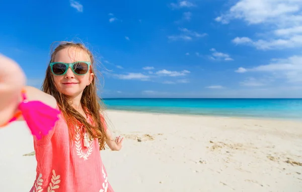 Urocze dziewczynki na plaży — Zdjęcie stockowe