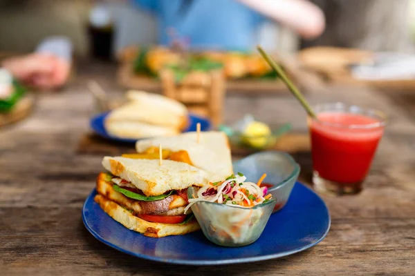 Almoço sanduíche de peixe — Fotografia de Stock