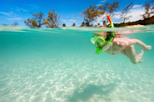 Little girl on vacation — Stock Photo, Image