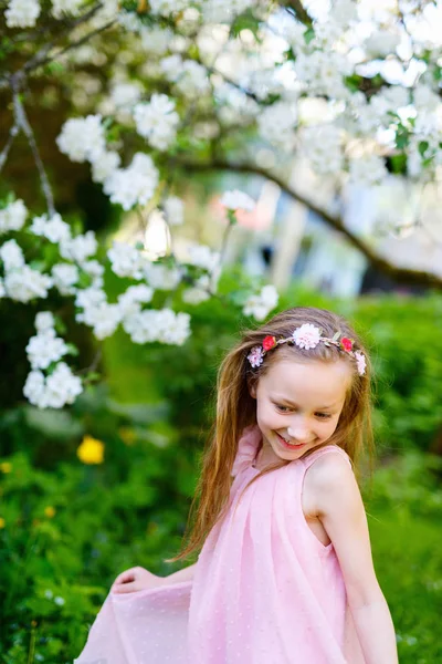 Kleines Mädchen Frühling Porträt — Stockfoto