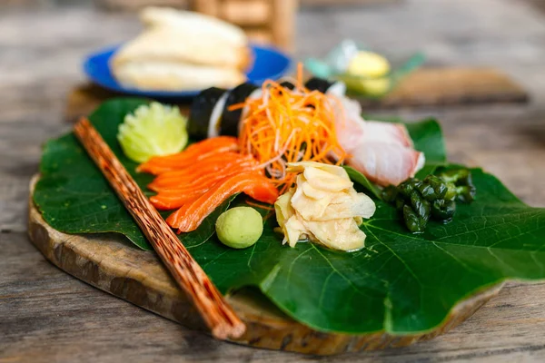 Cocina japonesa sushi y sashimi — Foto de Stock