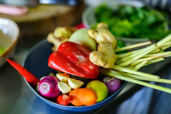 Fűszernövények és zöldségek — Stock Fotó