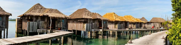 Bungalow de lujo sobre el agua — Foto de Stock