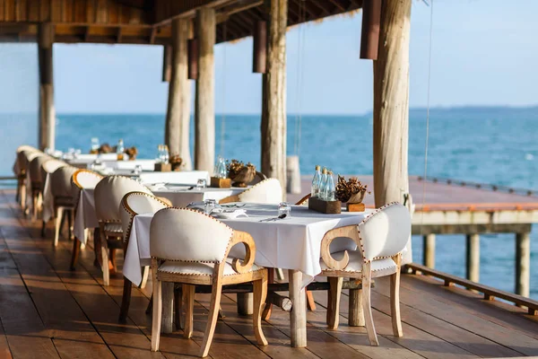 Restaurante romántico al aire libre —  Fotos de Stock