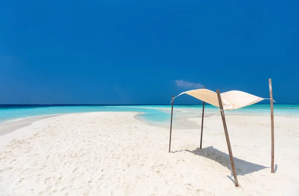 Trópusi, fehér homokos strand — Stock Fotó