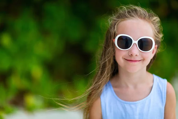 Kleines Mädchenporträt — Stockfoto