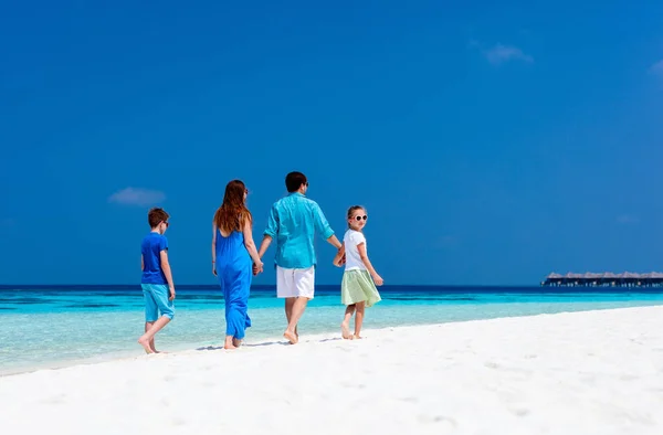 Familia en vacaciones de verano —  Fotos de Stock