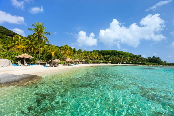 Hermosa playa tropical en el Caribe — Foto de Stock