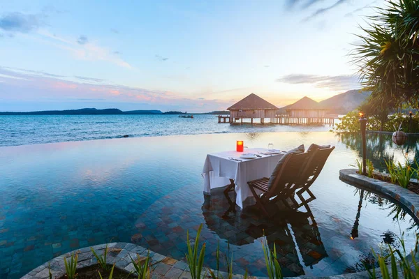 Romantická večeře v luxusní resort — Stock fotografie
