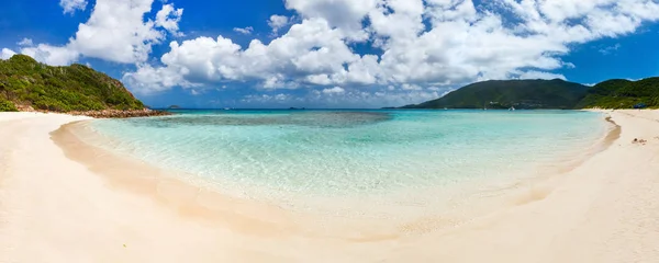 Karayipler resmi mükemmel kumsalda — Stok fotoğraf