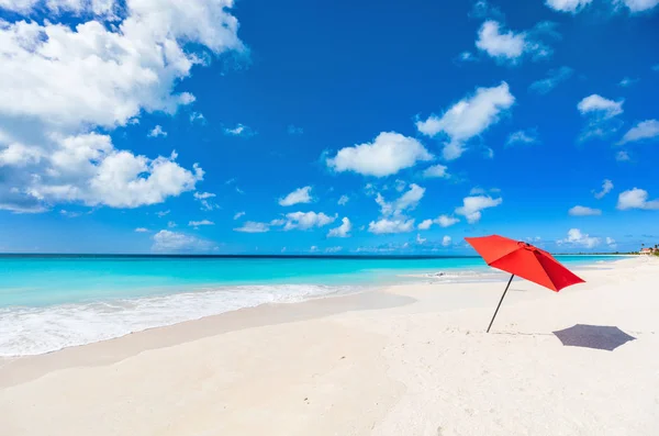 Idyllischer strand an der karibik — Stockfoto