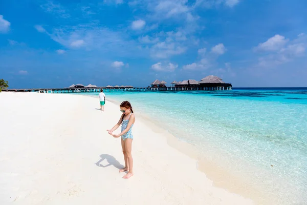 Kids at beach — Stock Photo, Image